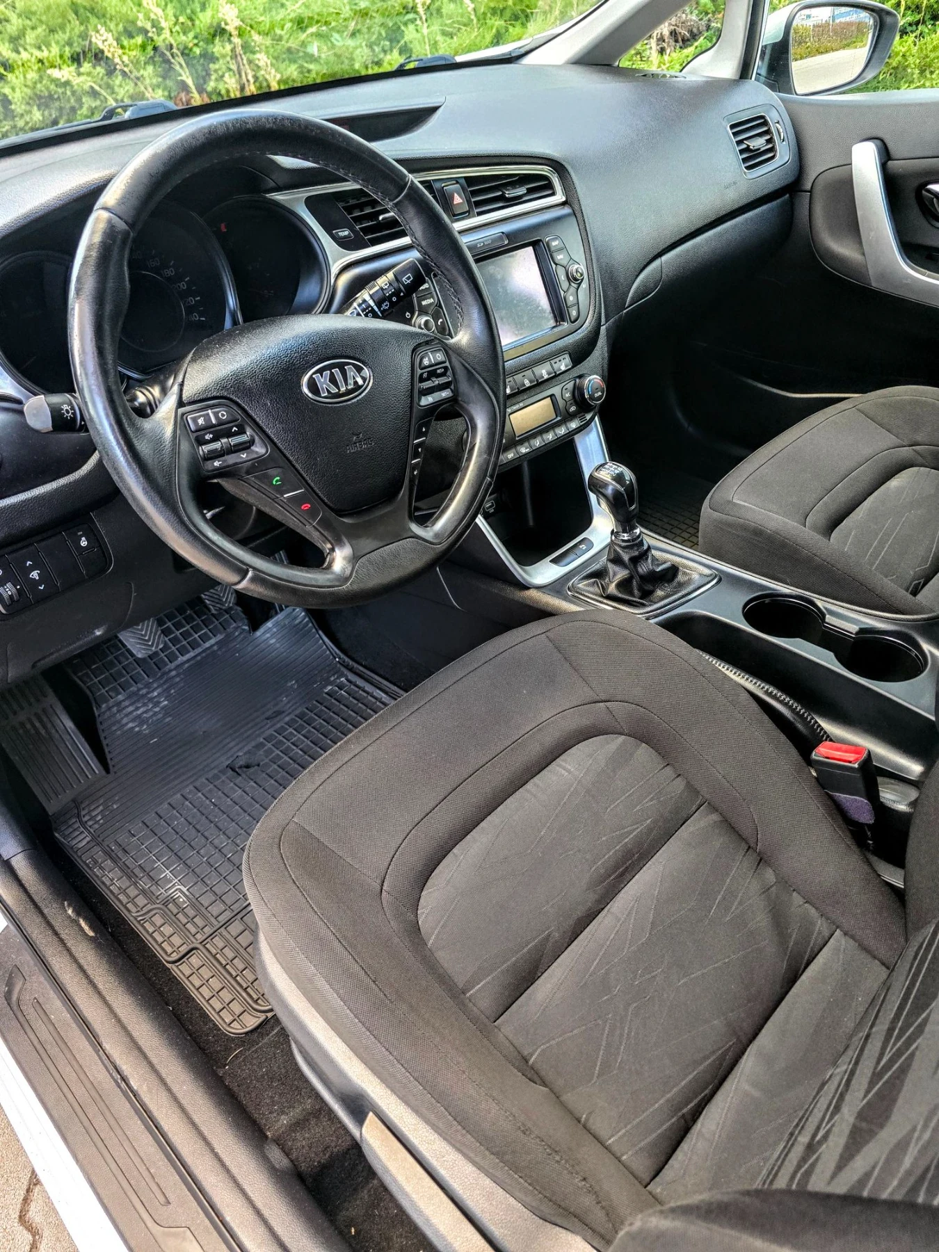 Kia Ceed 1.4., КАМЕРА,  КЛИМАТР., ЛЕД, снимка 13 - Автомобили и джипове - 56185439