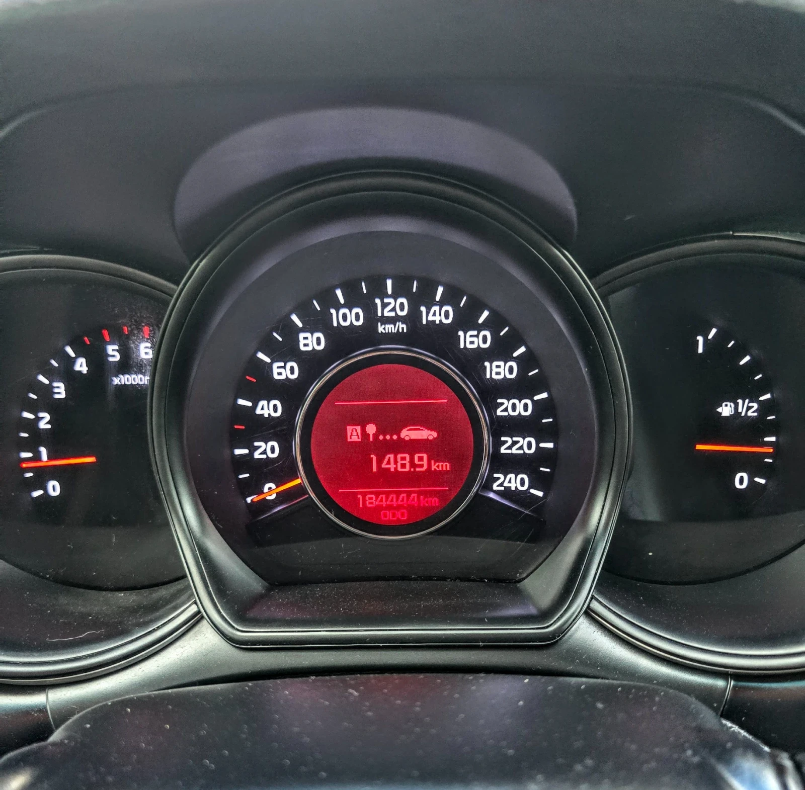 Kia Ceed 1.4., КАМЕРА,  КЛИМАТР., ЛЕД, снимка 11 - Автомобили и джипове - 56185439