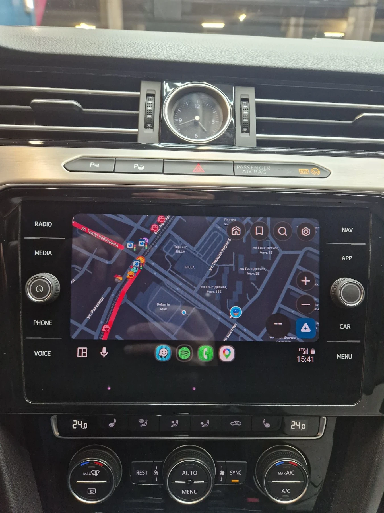 VW Passat Комби, снимка 13 - Автомобили и джипове - 56682923