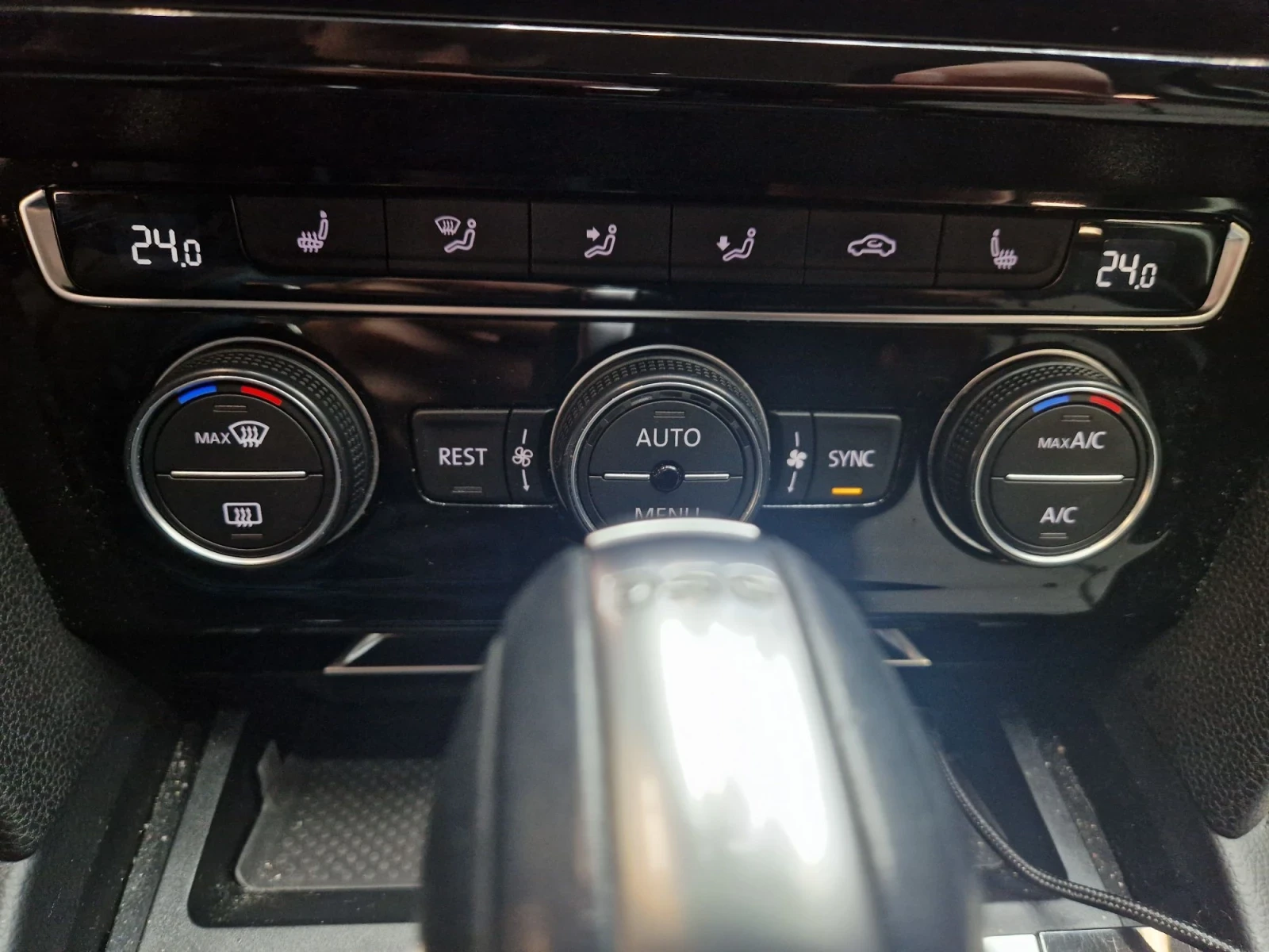 VW Passat Комби, снимка 14 - Автомобили и джипове - 56682923