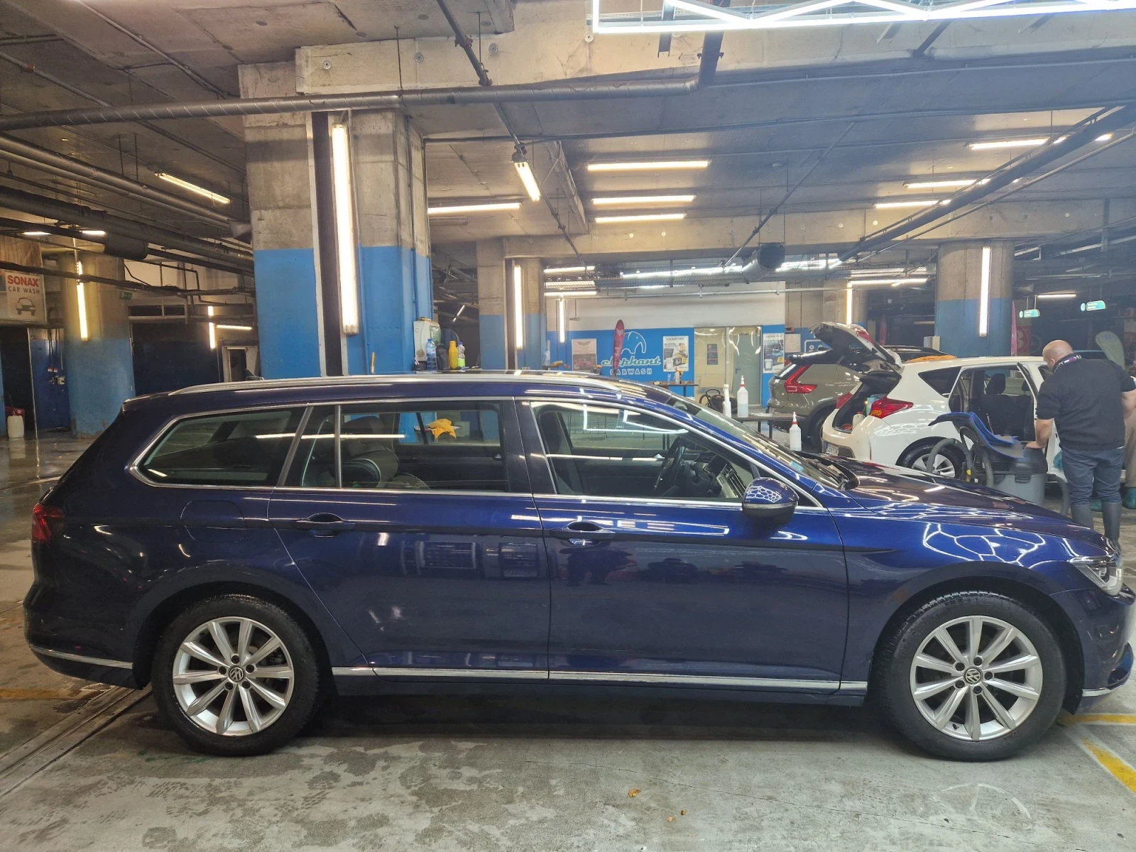 VW Passat Комби, снимка 3 - Автомобили и джипове - 56682923