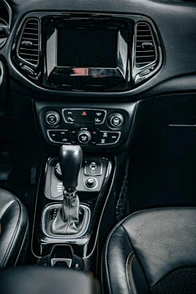Jeep Compass Limited 4x4 - 9500 € / 18580.38 лв. - 37489934 3
