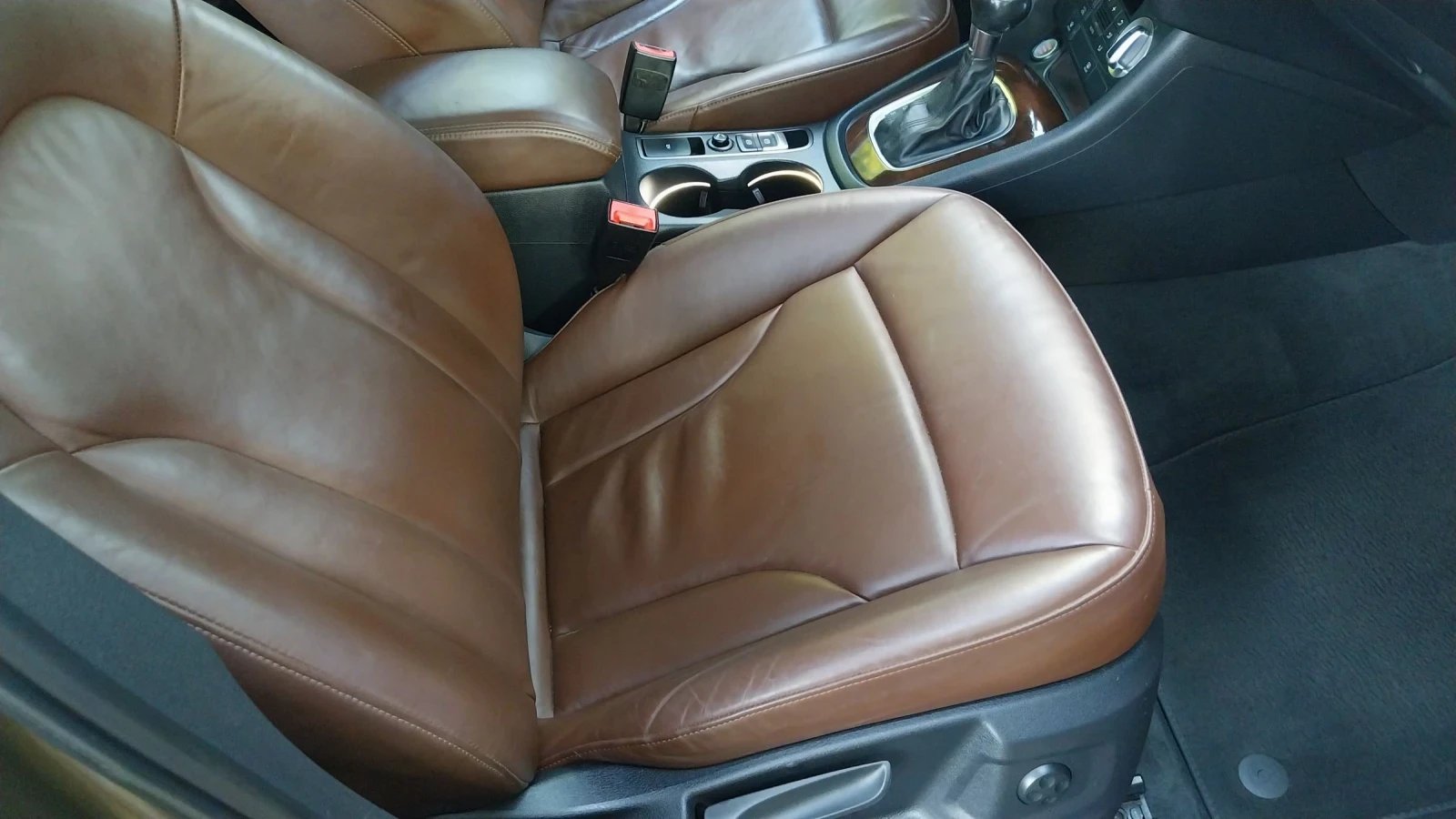 Audi Q3 2.0TDI - изображение 8