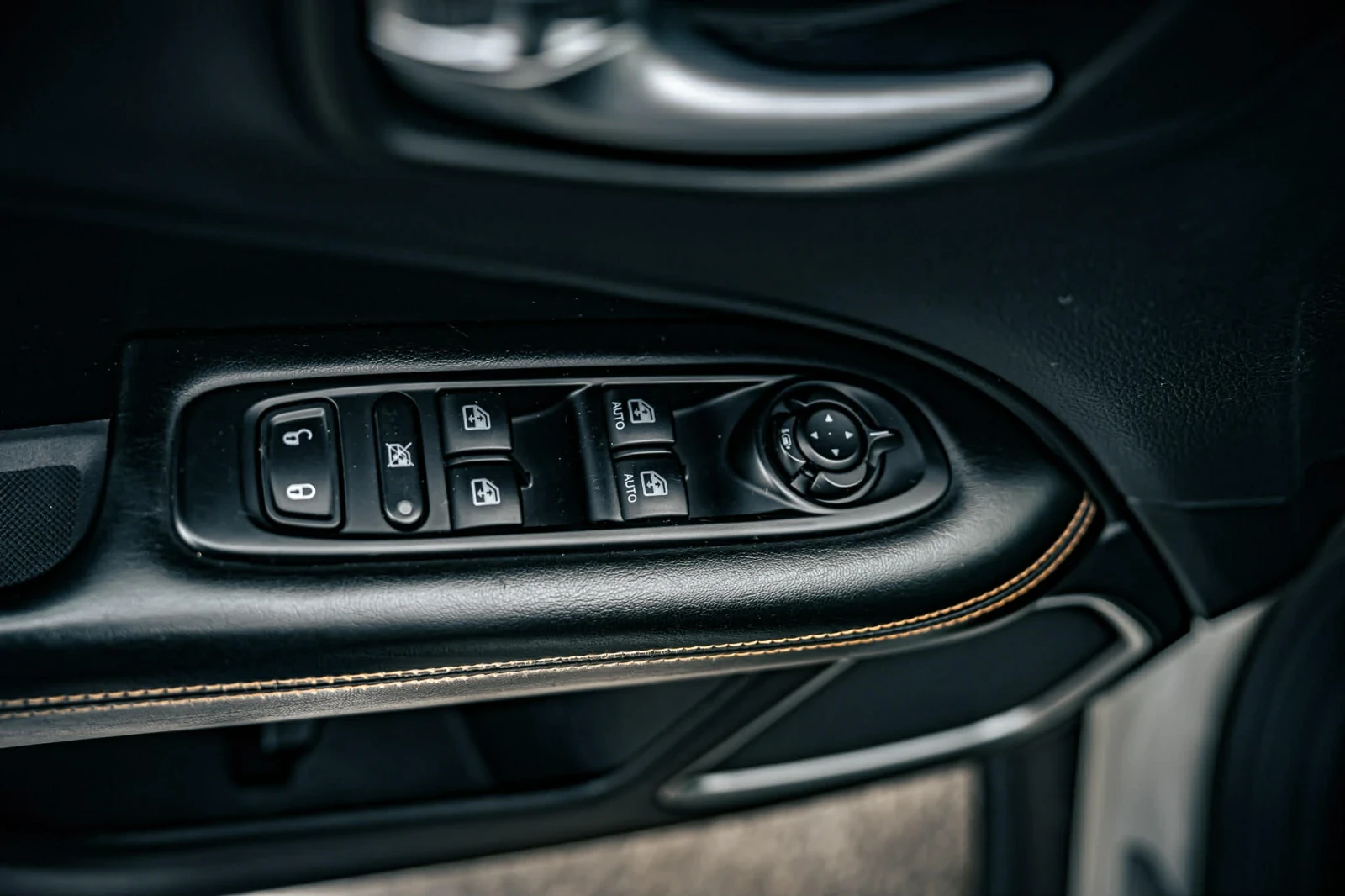 Jeep Compass Limited 4x4, снимка 12 - Автомобили и джипове - 54091890