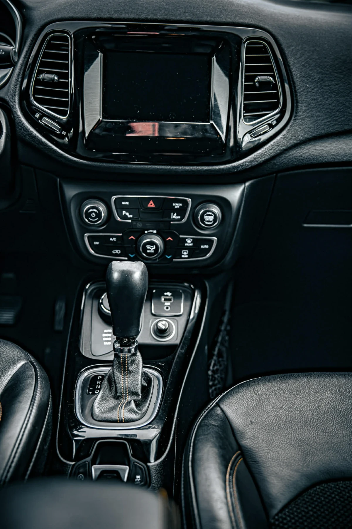 Jeep Compass Limited 4x4, снимка 10 - Автомобили и джипове - 54091890