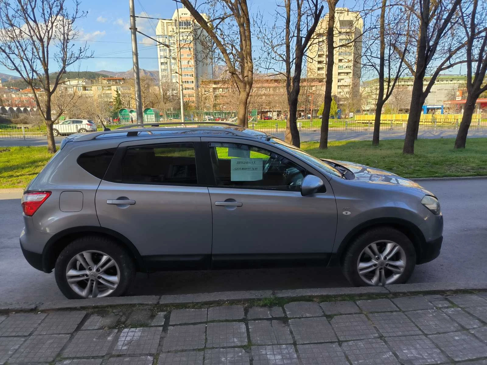 Nissan Qashqai 2.0d-4x4-Navi-6sk-Panorama, снимка 3 - Автомобили и джипове - 54113377