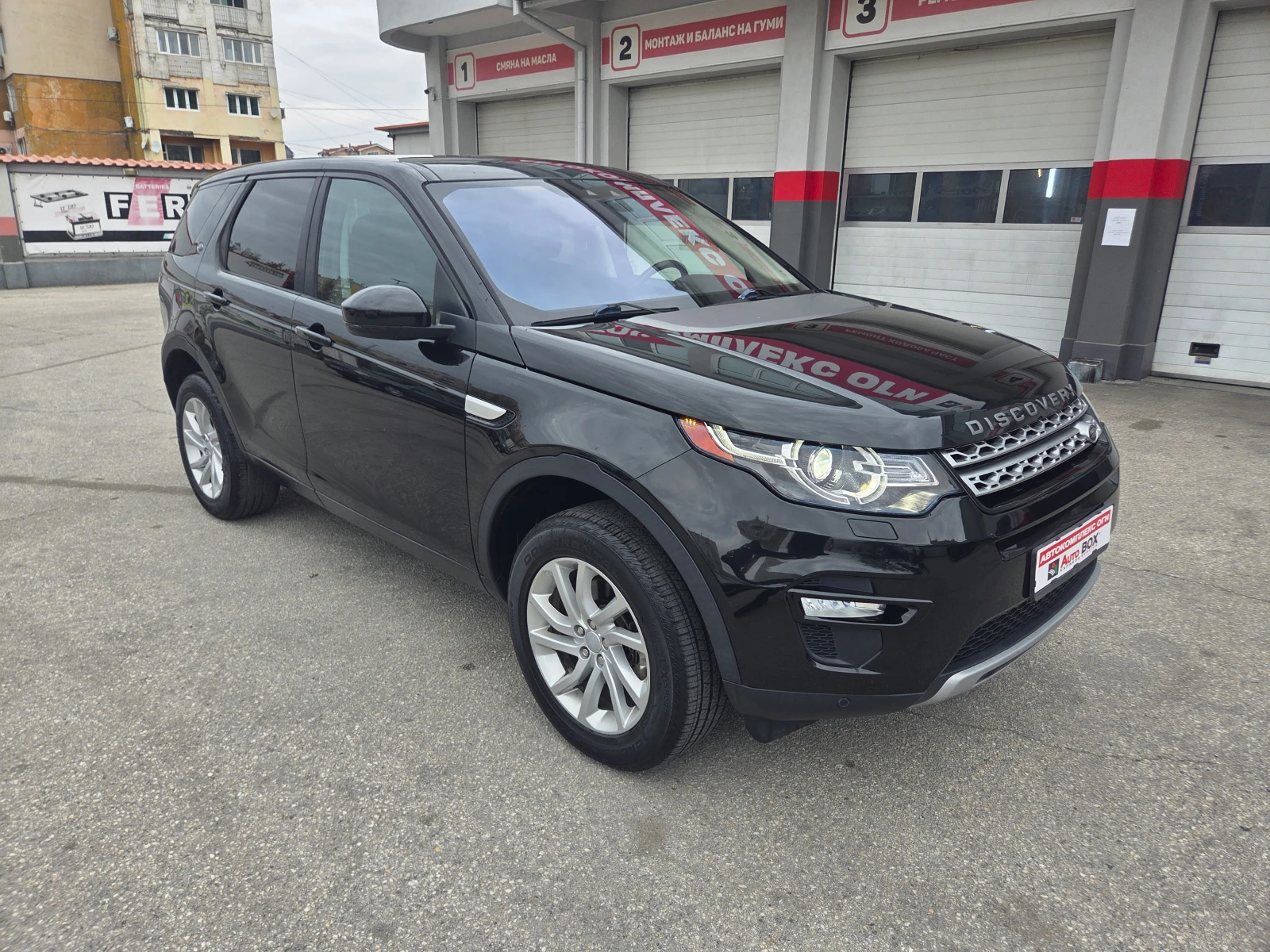 Land Rover Discovery Sport 2.0i-HSE (240hp) AT/4x4/Navi/Камера, снимка 7 - Автомобили и джипове - 54205458