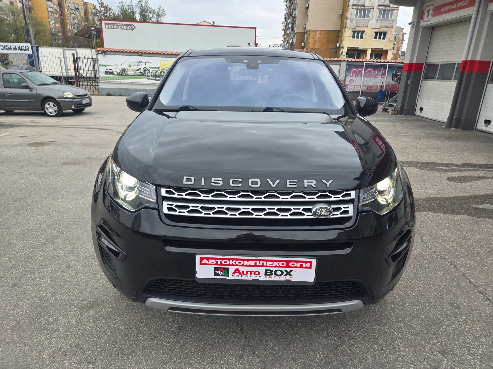 Land Rover Discovery Sport 2.0i-HSE (240hp) AT/4x4/Navi/Камера, снимка 8 - Автомобили и джипове - 54205458