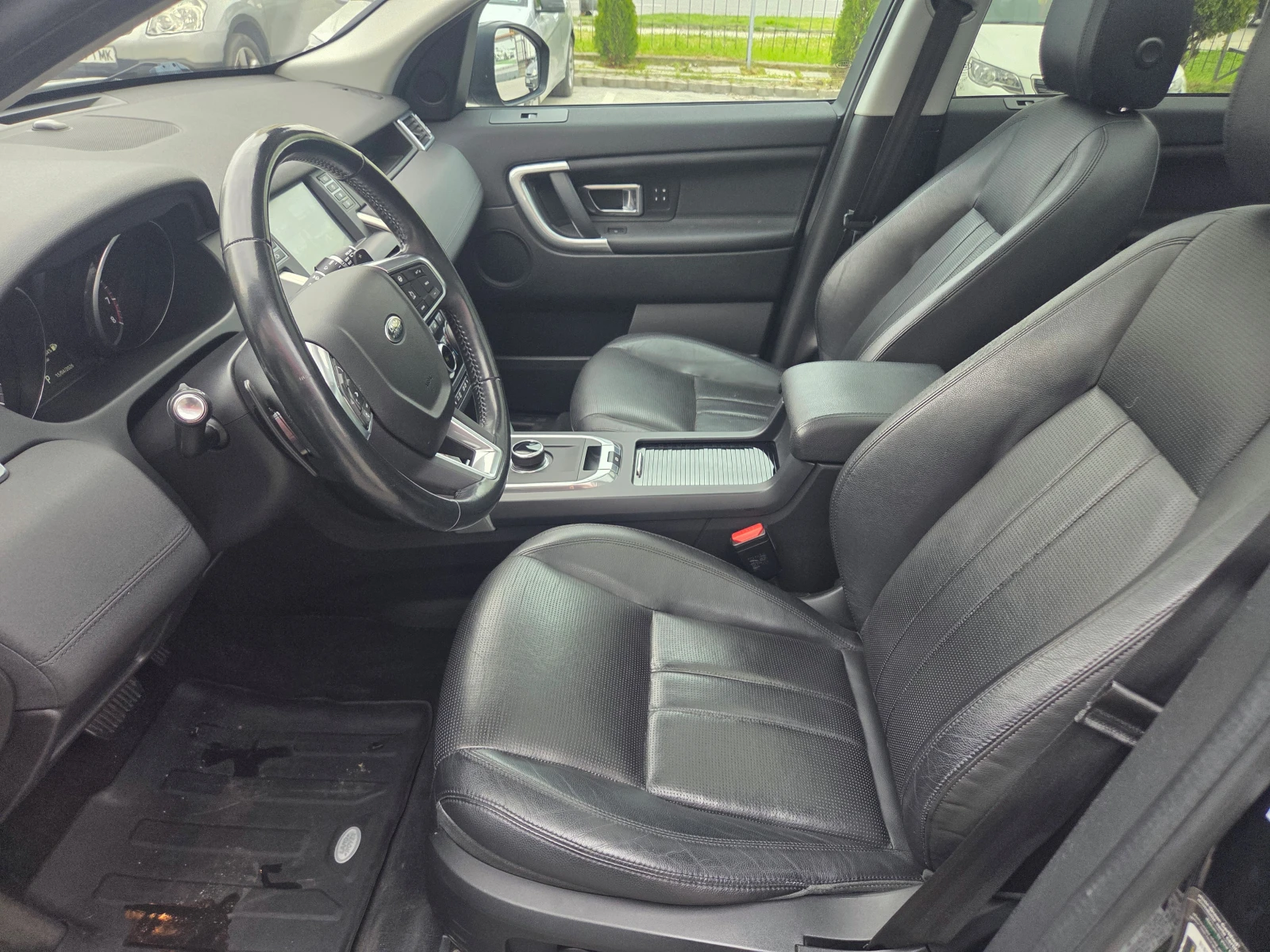 Land Rover Discovery Sport 2.0i-HSE (240hp) AT/4x4/Navi/Камера, снимка 10 - Автомобили и джипове - 54205458