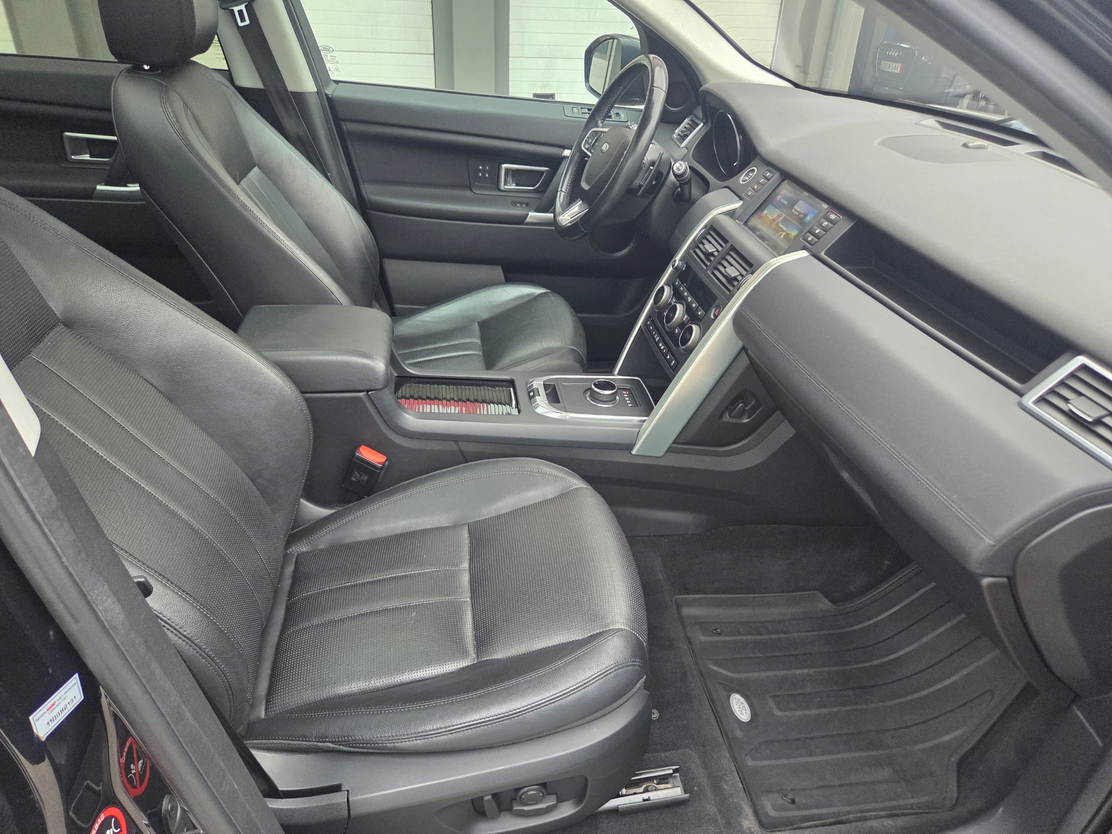 Land Rover Discovery Sport 2.0i-HSE (240hp) AT/4x4/Navi/Камера, снимка 15 - Автомобили и джипове - 54205458
