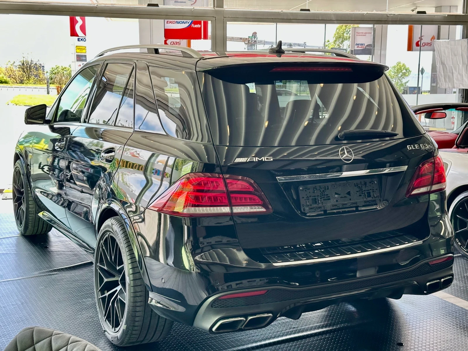 Mercedes-Benz GLE 63 S AMG ЛИЗИНГ/БАРТЕР, снимка 4 - Автомобили и джипове - 54746052