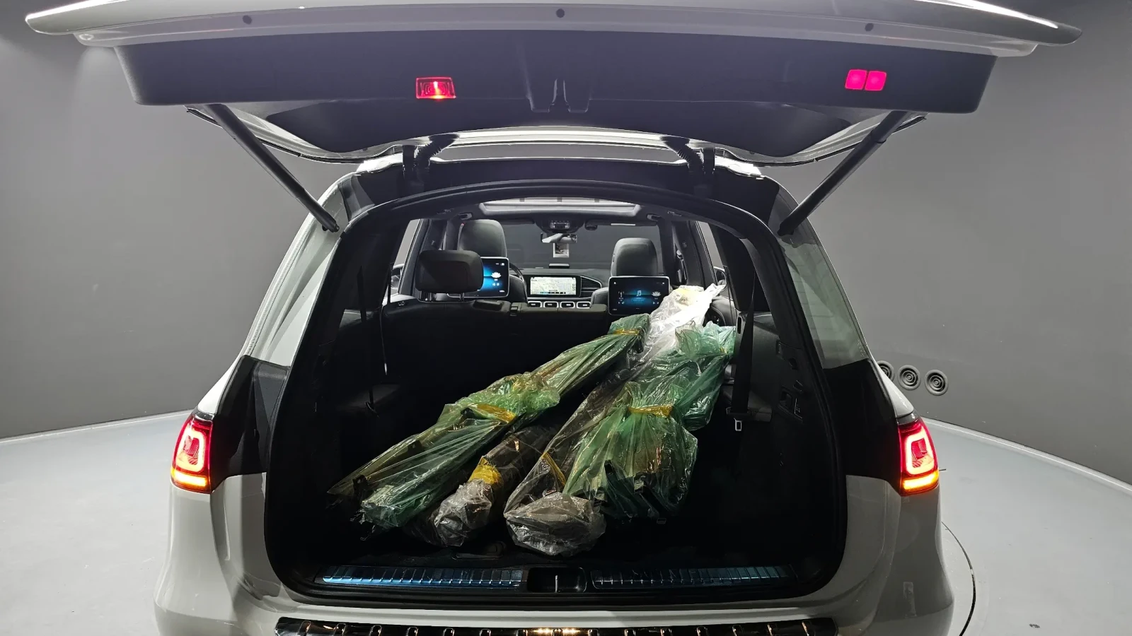 Mercedes-Benz GLS580 3.0 4MATIC, Distronic, HeadUP, Масаж, Обдухване, 3, снимка 17 - Автомобили и джипове - 54871082