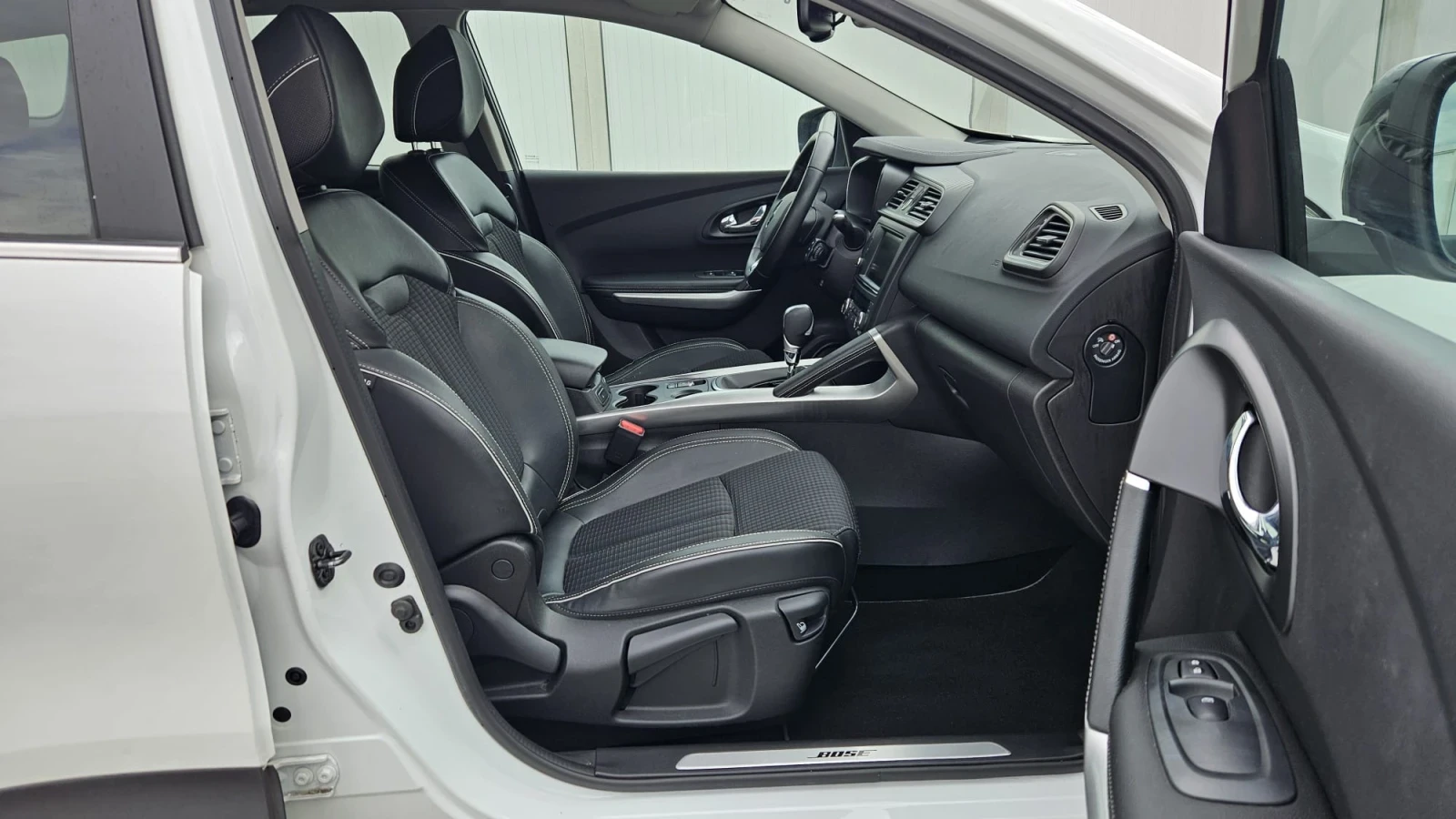 Renault Kadjar 1.6 DCI BOSE, снимка 11 - Автомобили и джипове - 56290232