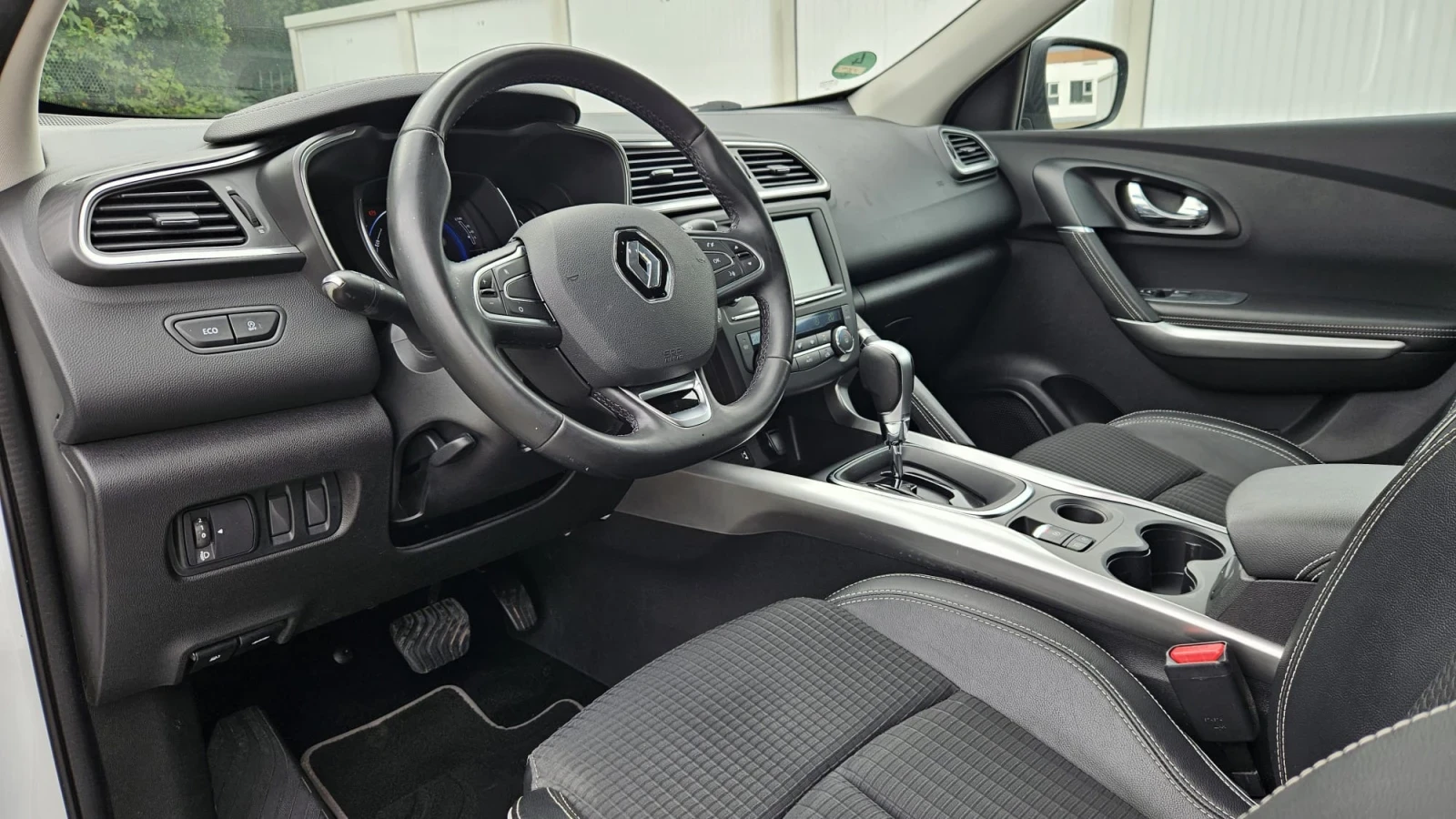Renault Kadjar 1.6 DCI BOSE, снимка 13 - Автомобили и джипове - 56290232