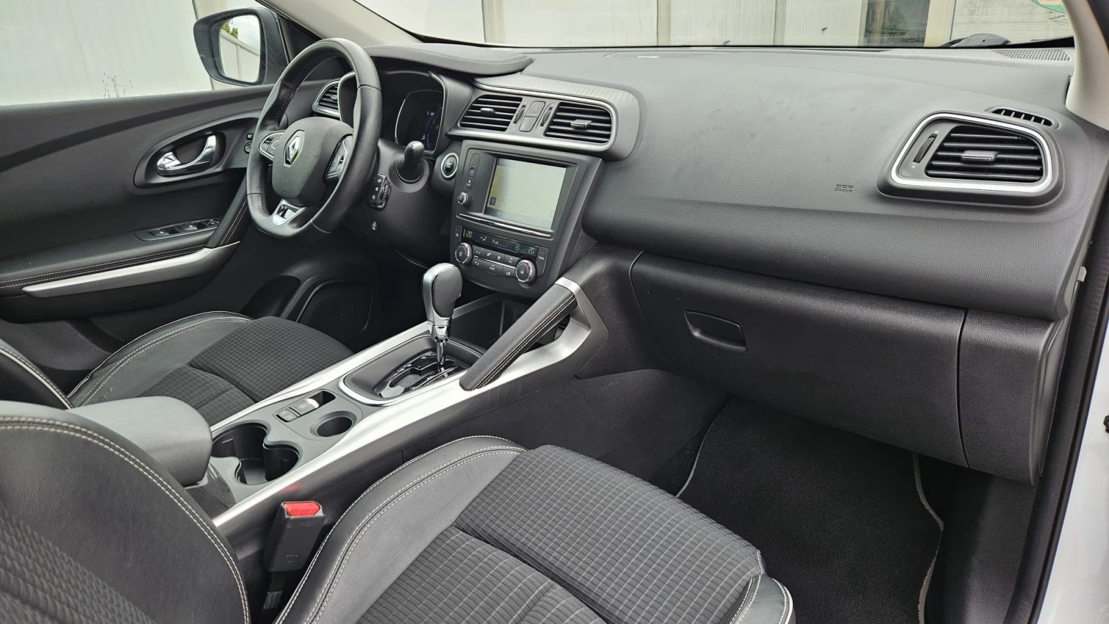 Renault Kadjar 1.6 DCI BOSE, снимка 12 - Автомобили и джипове - 56290232