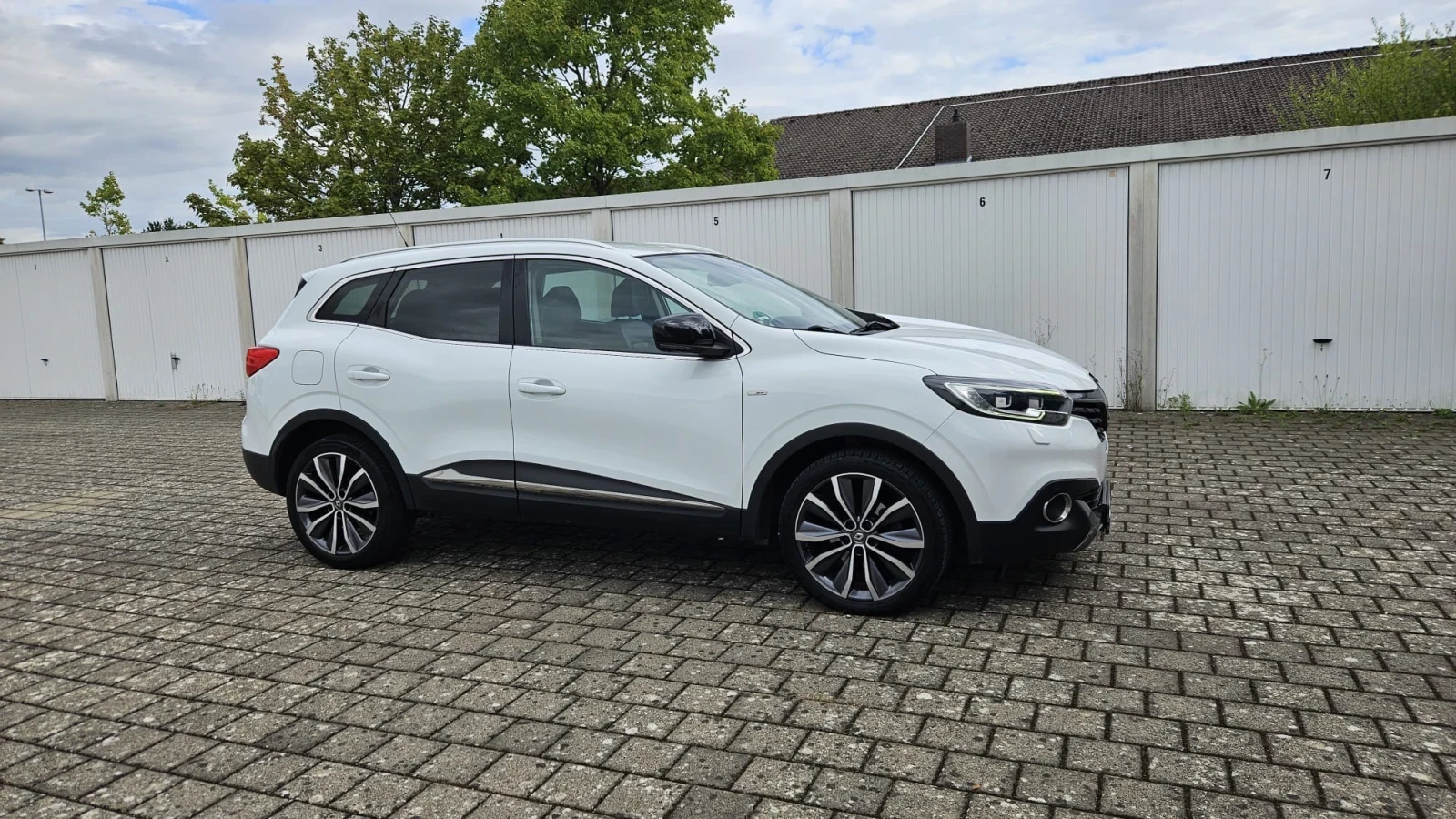 Renault Kadjar 1.6 DCI BOSE, снимка 4 - Автомобили и джипове - 56290232