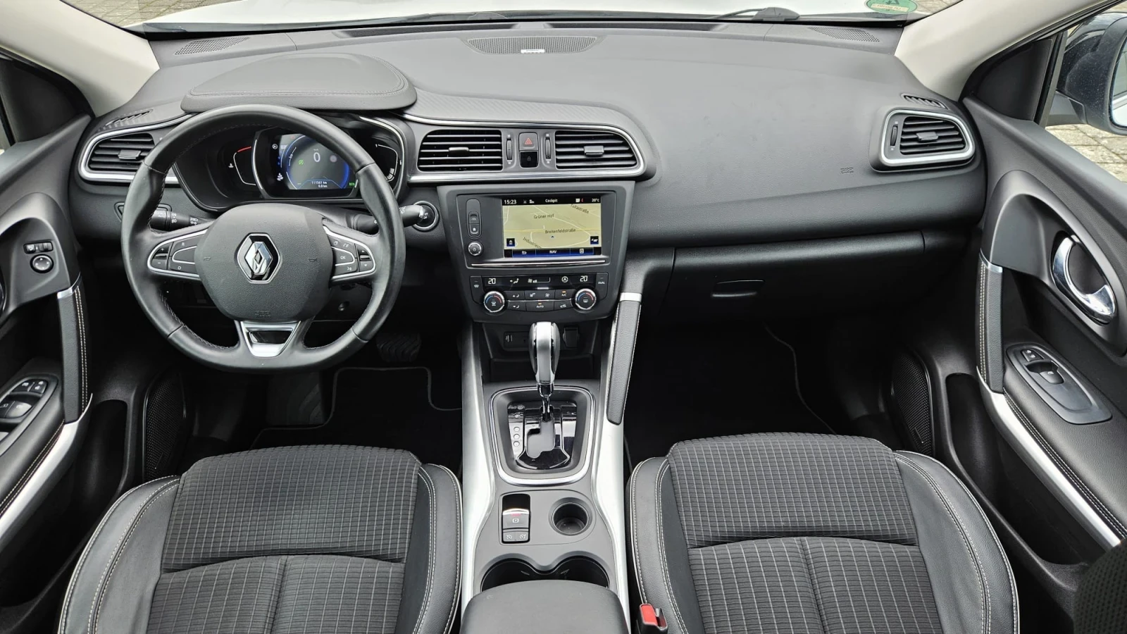 Renault Kadjar 1.6 DCI BOSE, снимка 9 - Автомобили и джипове - 56290232