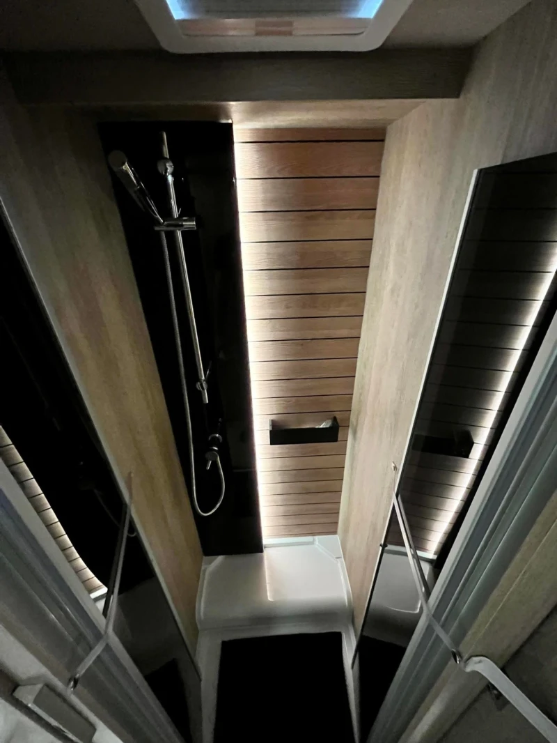 Кемпер Mobilvetta KEA 180к.с Автоматик* Хидравлика* FULL, снимка 5 - Каравани и кемпери - 50366457