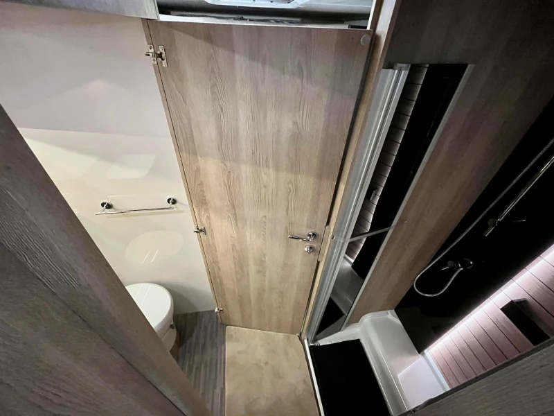 Кемпер Mobilvetta KEA 180к.с Автоматик* Хидравлика* FULL, снимка 6 - Каравани и кемпери - 50366457