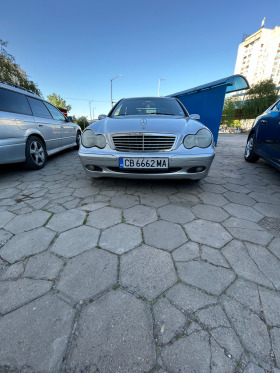 Mercedes-Benz C 200 C-klasa, снимка 4 - Автомобили и джипове - 45597845