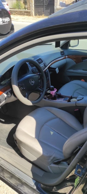 Mercedes-Benz E 200, снимка 3