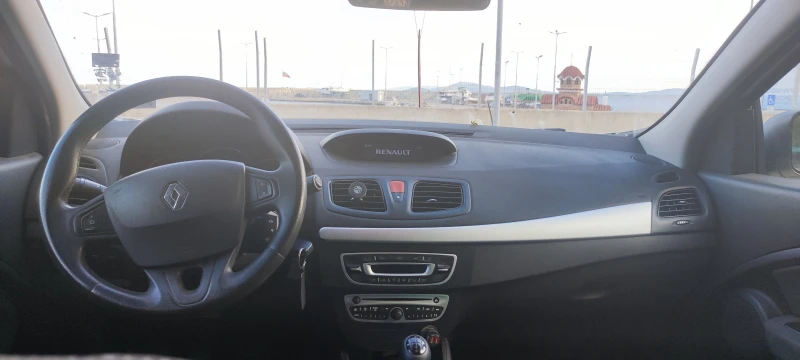 Renault Fluence 1.5dci, снимка 5 - Автомобили и джипове - 47244639