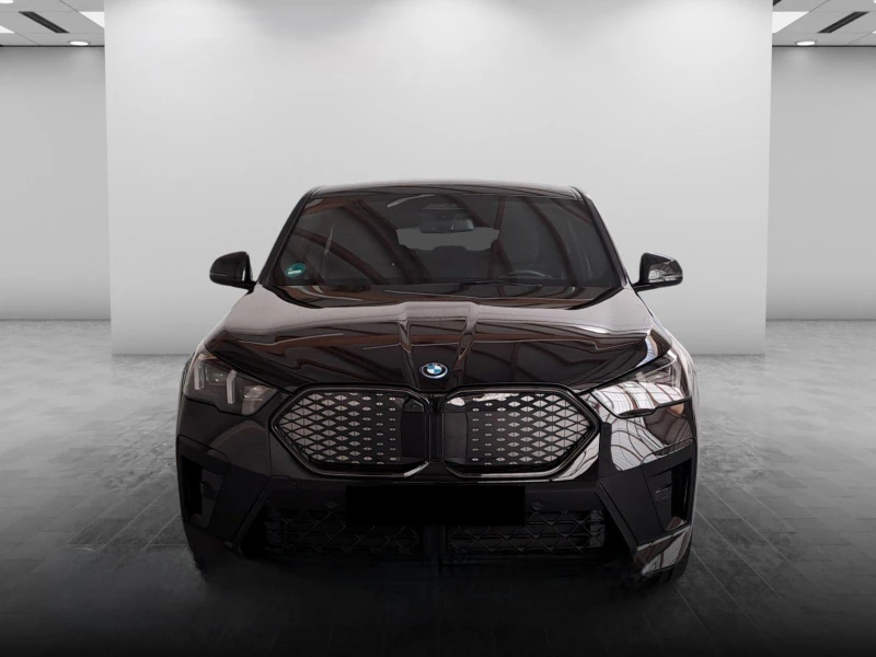 BMW iX2 xDrive30/ M-SPORT PRO/ H&K/ HEAD UP/ ICONIC GLOW/ , снимка 2 - Автомобили и джипове - 47580181