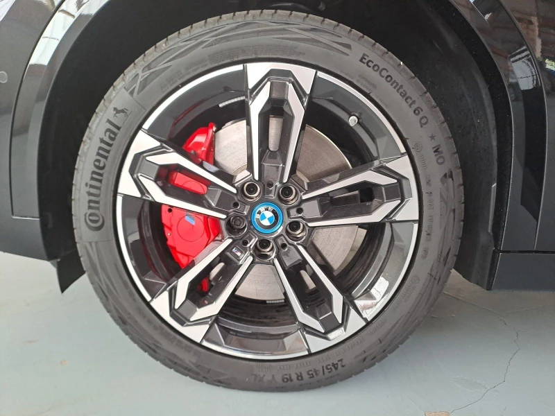 BMW iX2 xDrive30/ M-SPORT PRO/ H&K/ HEAD UP/ ICONIC GLOW/ , снимка 4 - Автомобили и джипове - 47580181