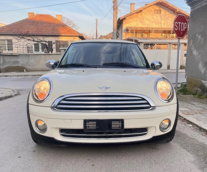 Mini One 1.6i 2010 г.  ТОП ЛИЗИНГ, снимка 2 - Автомобили и джипове - 52037529