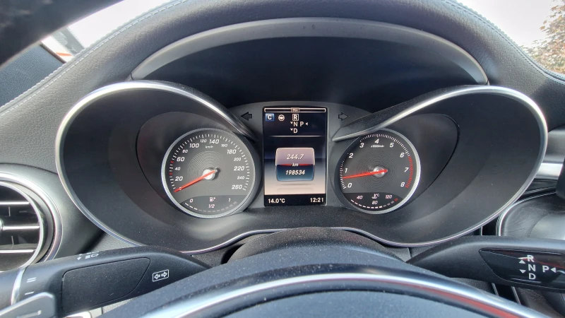 Mercedes-Benz C 400 4Matic, снимка 16 - Автомобили и джипове - 52564186