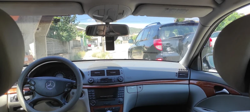 Mercedes-Benz E 200, снимка 11 - Автомобили и джипове - 52552953