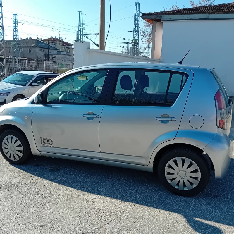 Daihatsu Sirion, снимка 3 - Автомобили и джипове - 52997506
