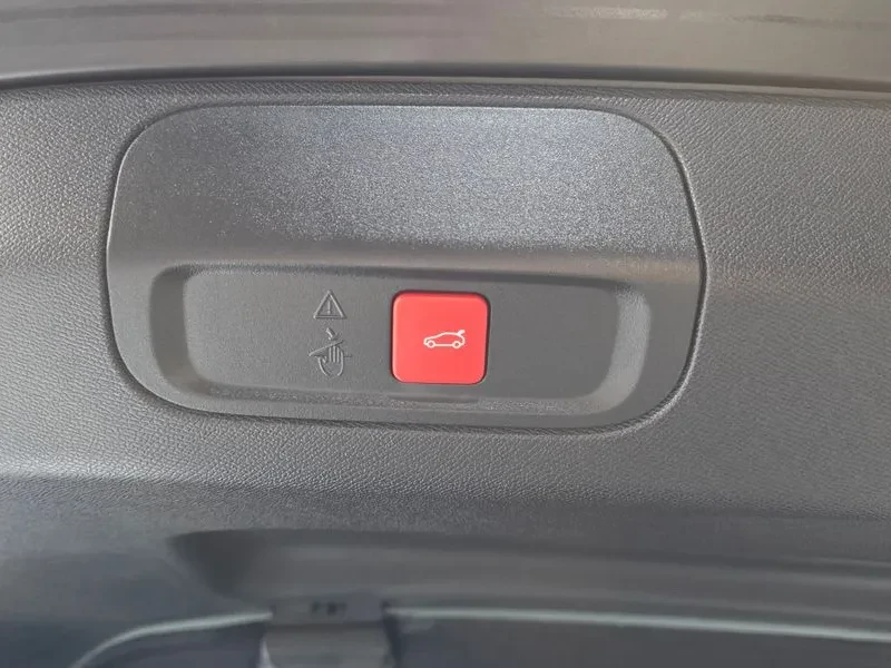 Peugeot 408 1.2 Hybrid Gt, снимка 17 - Автомобили и джипове - 55831037