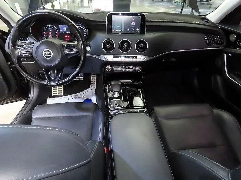 Kia Stinger, снимка 10 - Автомобили и джипове - 56727344