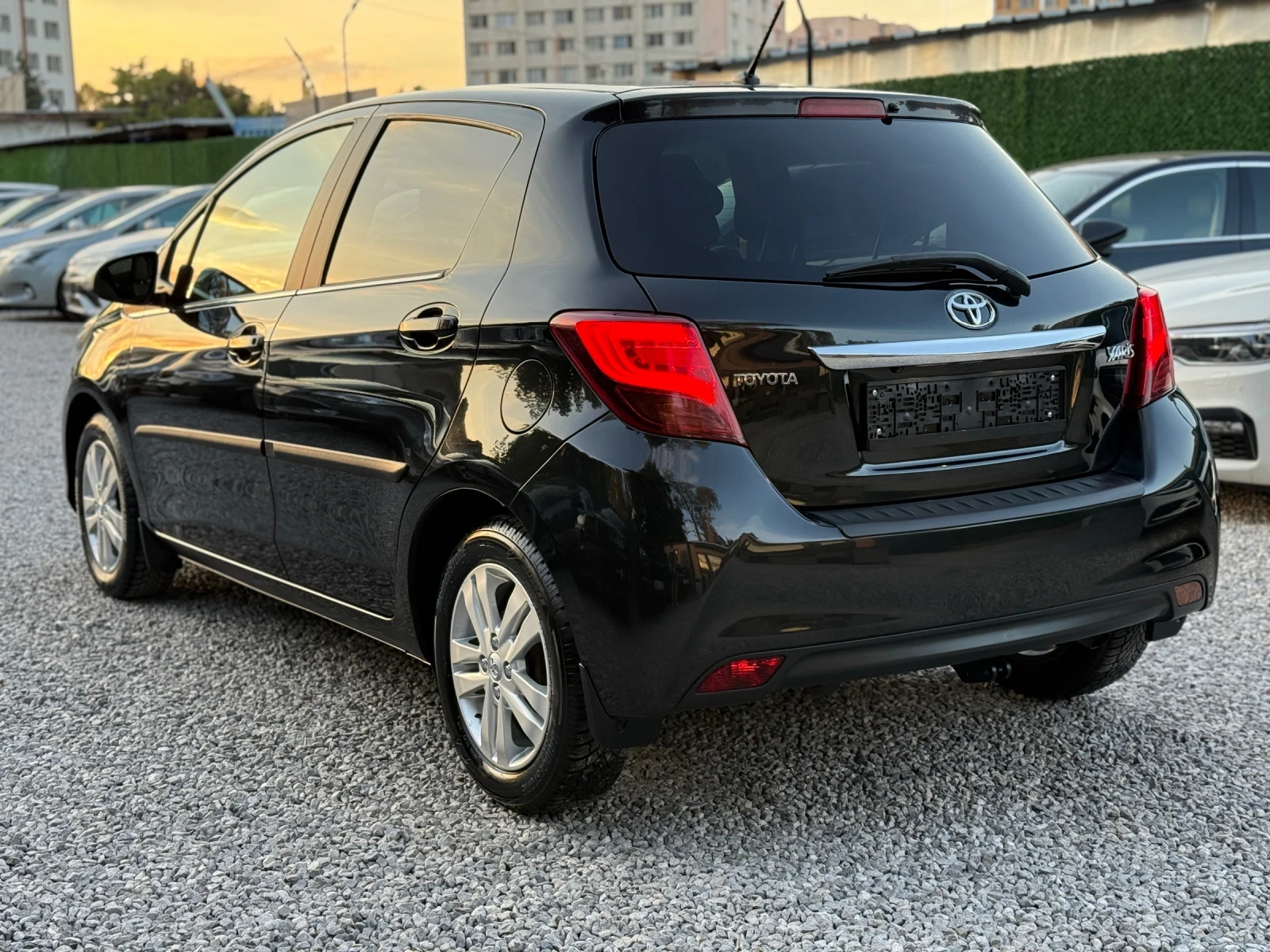 Toyota Yaris 1.33VVT-i/Кожа/Навигация/Подгрев на седалки - изображение 5