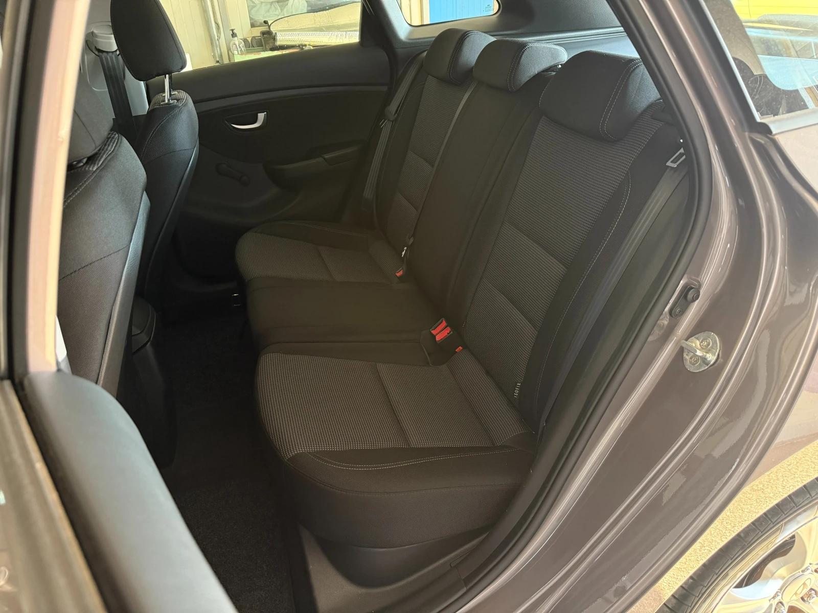 Hyundai I30 1.4I* 99к.с* 6ск* LED* СЕРВИЗНА КНИЖКА С ПЪЛНА ИСТ - изображение 9