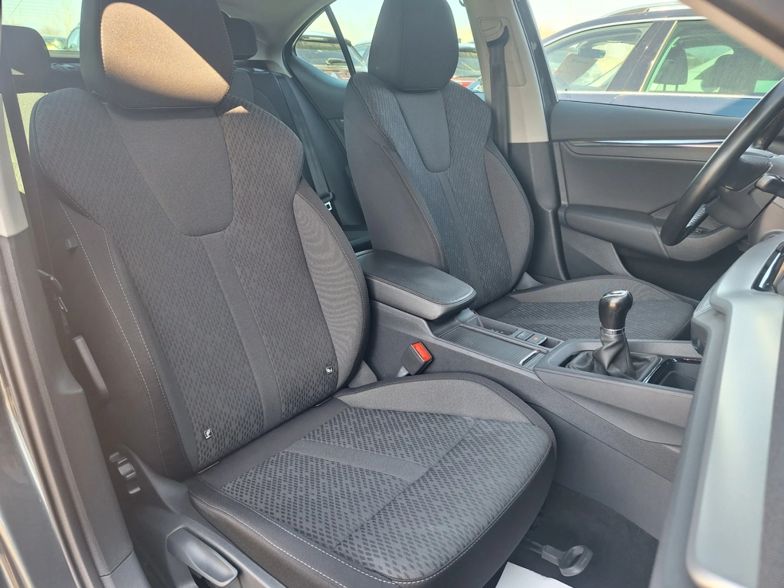 Skoda Octavia 2.0TDi, снимка 14 - Автомобили и джипове - 53873931