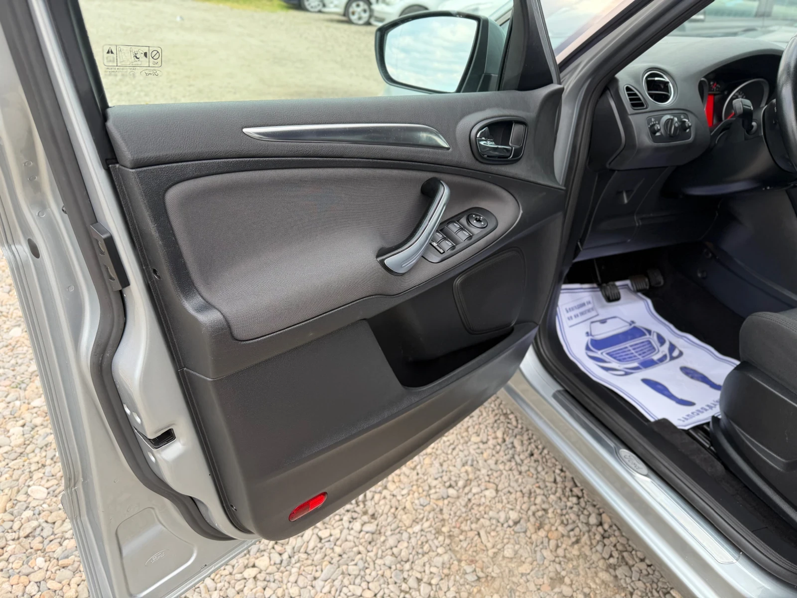 Ford S-Max 2.0 145кс 7места * TITANIUM, снимка 11 - Автомобили и джипове - 54096414