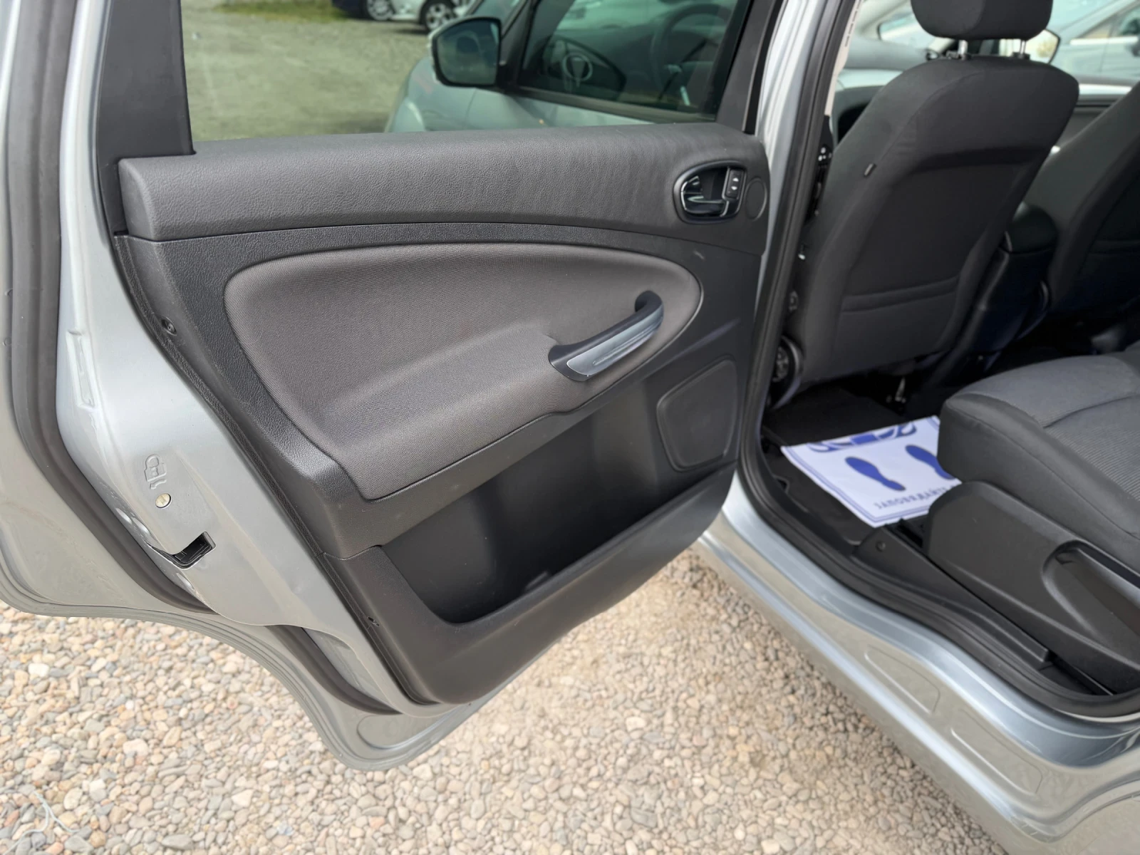 Ford S-Max 2.0 145кс 7места * TITANIUM, снимка 7 - Автомобили и джипове - 54096414