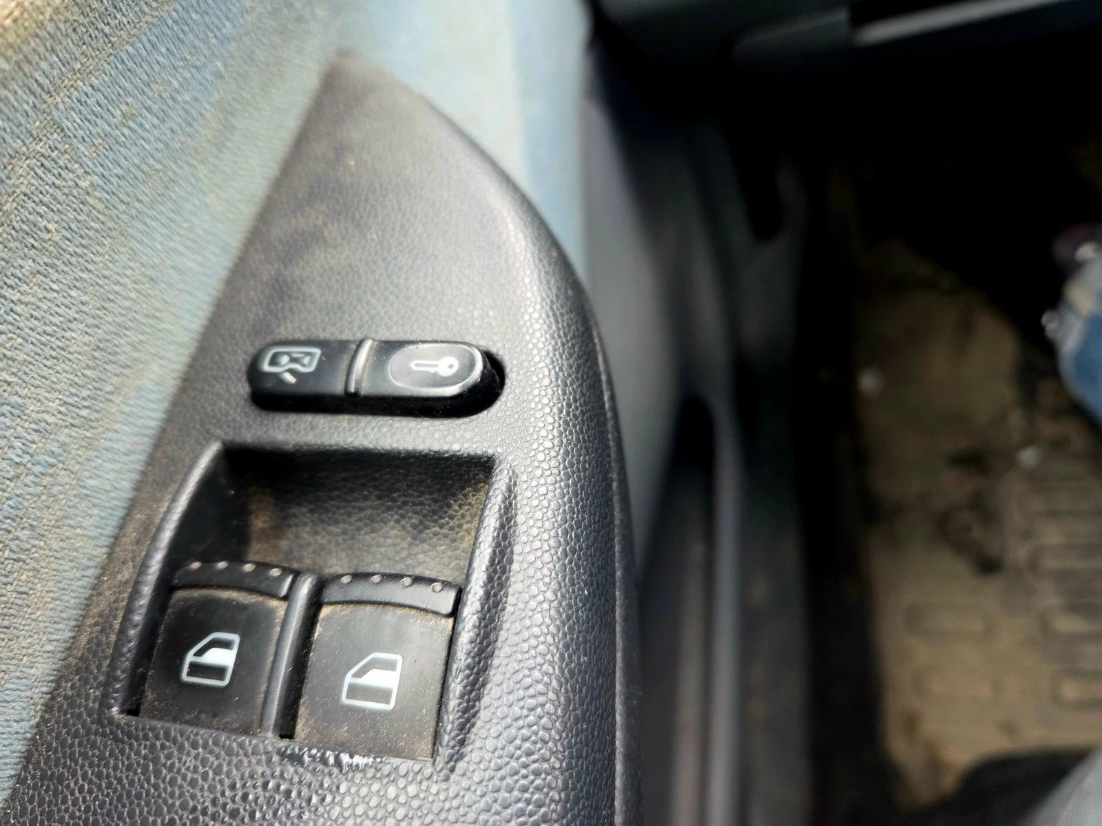 Skoda Fabia 1.4, 16v Sedan, снимка 11 - Автомобили и джипове - 54609647