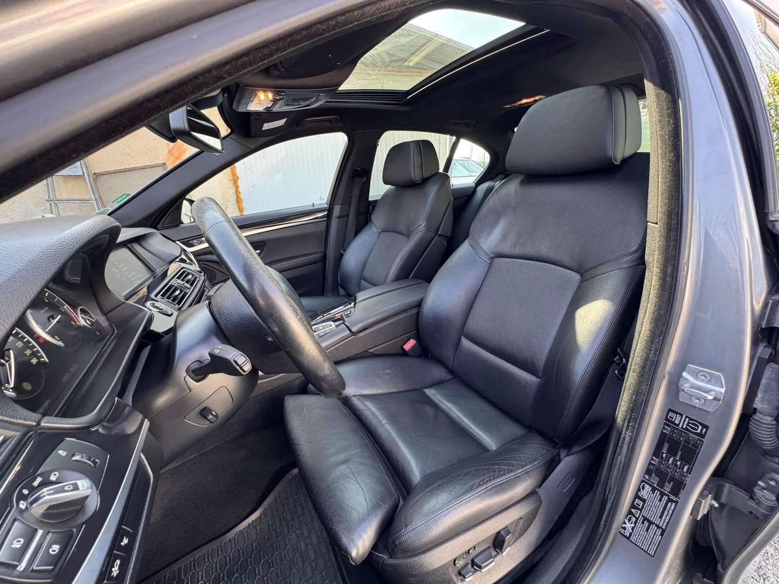 BMW 530 530d Keyless, Xdrive, Softclose, Headup, Distronic, снимка 12 - Автомобили и джипове - 54511400