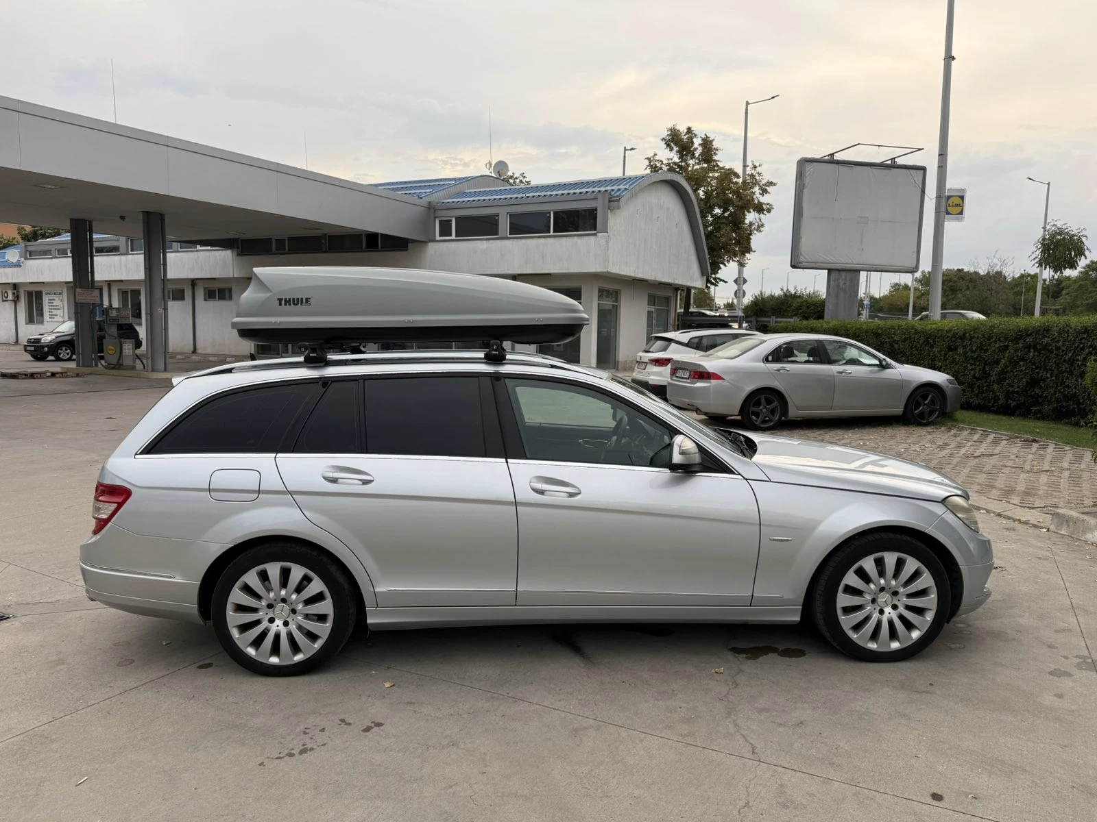 Mercedes-Benz C 320 4matic, снимка 3 - Автомобили и джипове - 55931939
