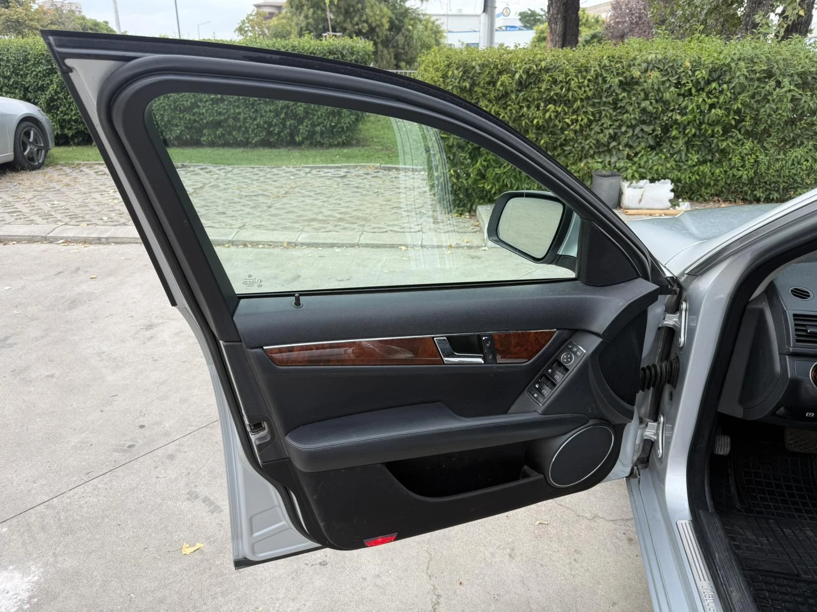 Mercedes-Benz C 320 4matic, снимка 16 - Автомобили и джипове - 55931939