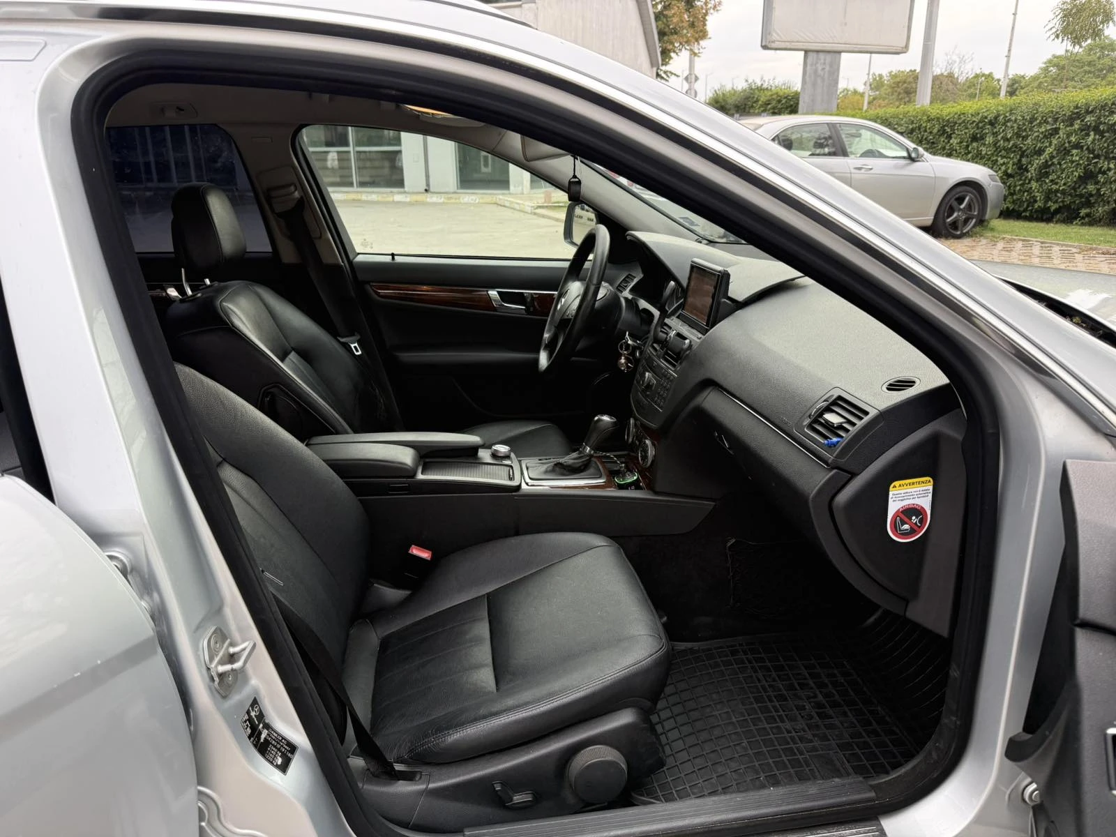 Mercedes-Benz C 320 4matic, снимка 14 - Автомобили и джипове - 55931939