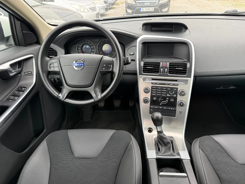 Volvo XC60 2.4D Drive Италия, снимка 15 - Автомобили и джипове - 52740937