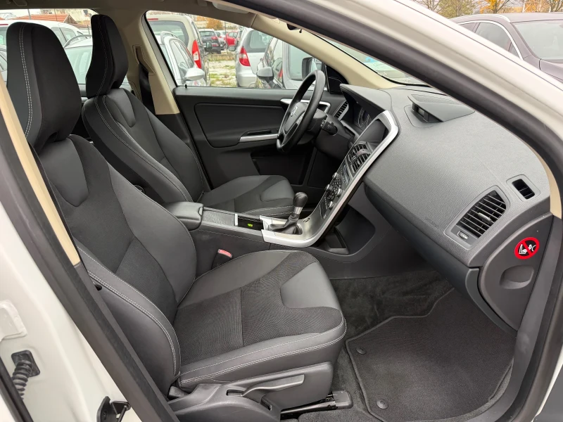 Volvo XC60 2.4D Drive Италия, снимка 10 - Автомобили и джипове - 52740937