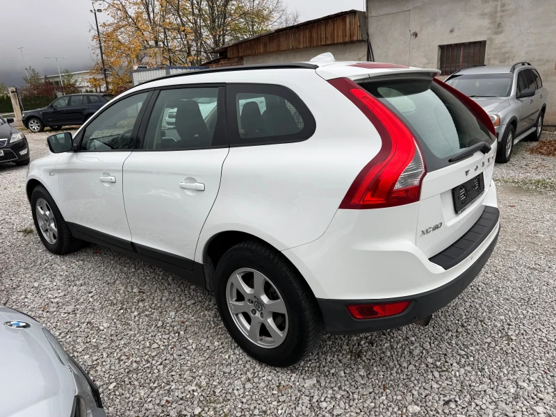 Volvo XC60 2.4D Drive Италия, снимка 8 - Автомобили и джипове - 52740937