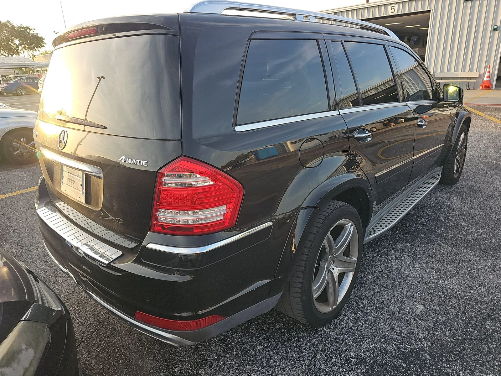 Mercedes-Benz GL 500 AMG* 7МЕСТА* ОБДУХ* HARMAN* ПОДГРЕВ* КАМЕРА* ТВ - изображение 5