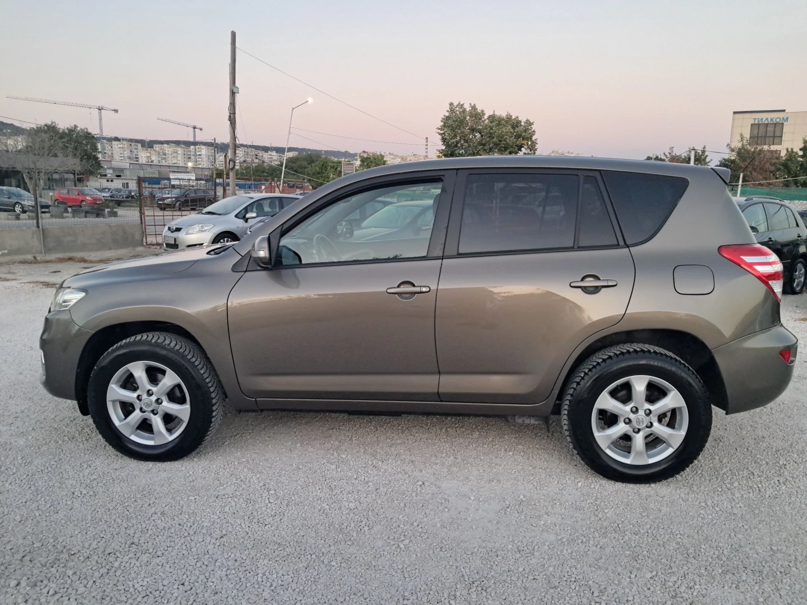 Toyota Rav4 2.2D4D 150 к.с4x4 - изображение 5