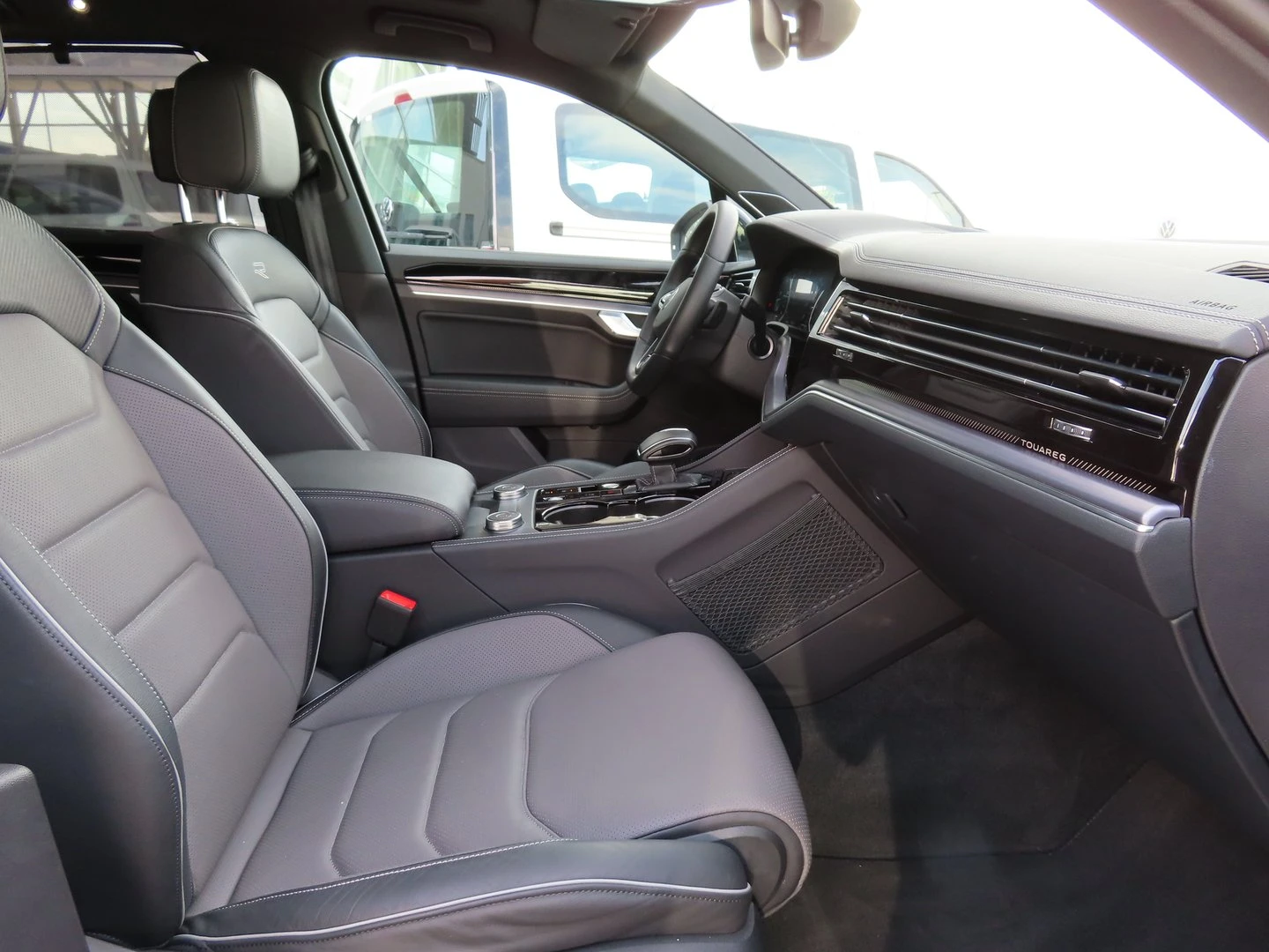 VW Touareg R-Line PA 3.0 V6 TDI SCR 4MOT - изображение 6